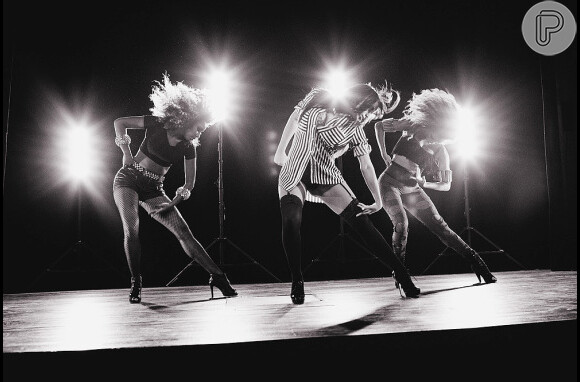 A coreografia de 'Show das Poderosas', de Anitta, também virou febre