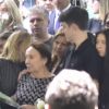 Mulher e filho de Gugu Liberato ficam emocionados em enterro do apresentador nesta sexta-feira, dia 29 de novembro de 2019