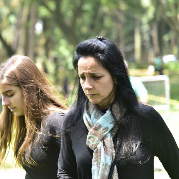 Família de Gugu Liberato presta homenagem ao apresentador em enterro do apresentador nesta sexta-feira, dia 29 de novembro de 2019