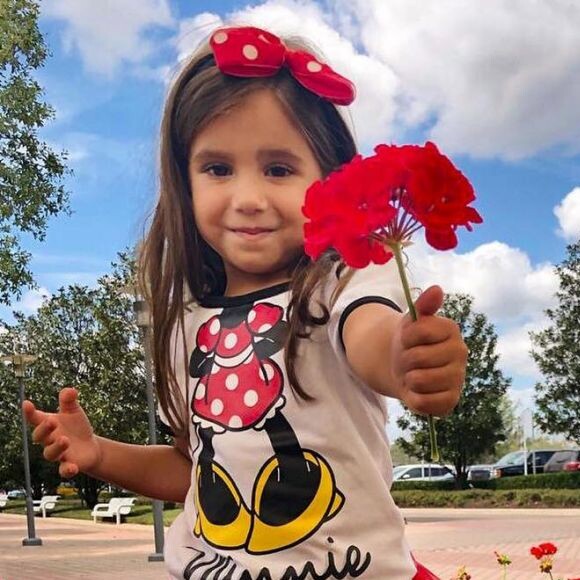 Filha de Deborah Secco e Hugo Moura dividiu opiniões ao ter foto postada pelo pai