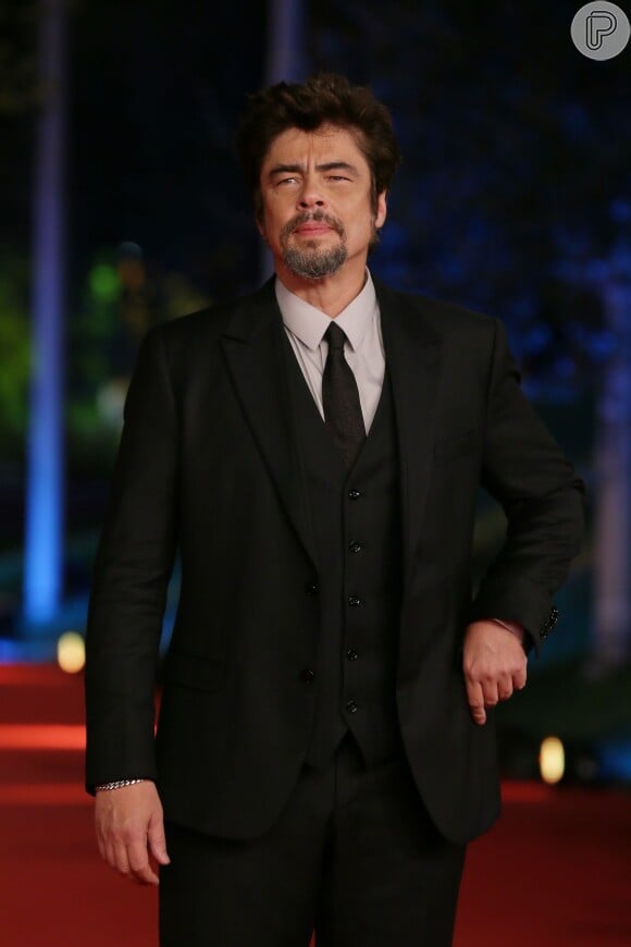O ator e produtor porto-riquenho Benicio Del Toro também atravessou o tapete vermelho do Festival Internacional de Cinema de Roma