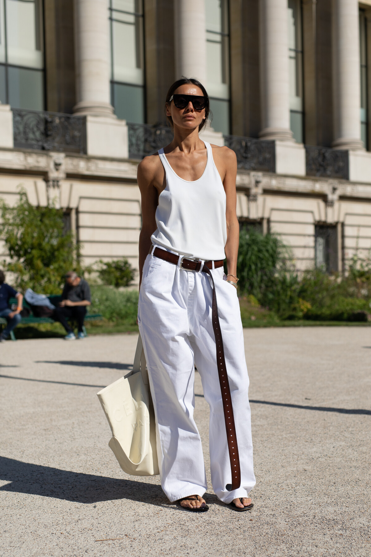 Calça Rux Foto: Calça oversized e regata brancas podem ser usadas em look total ...