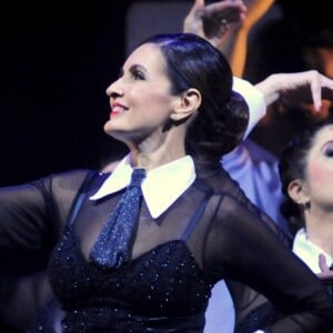 Fátima Bernardes fez a tradicional apresentação de dança da escola Carlota Portela