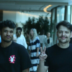 Saulo Poncio e Gabi Brandt são fotografados com Luan Lourenço, dupla do cantor em 'Um44k', em shopping do Rio de Janeiro
