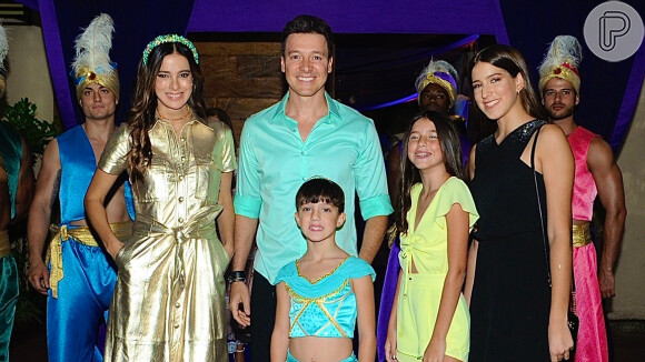 Filha caçula de Rodrigo Faro e Vera Viel, Helena se vestiu de Jasmine em sua festa de 7 anos nesta quarta-feira, 11 de dezembro de 2019