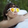 Moda praia 2020: lentes coloridas e armações cheias de personalidade estão entre os modelos de óculos de sol que são tendência para o verão
