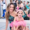 Ingrid Guimarães leva a filha Clara para participar da aula de ballet fitness no 'Espaço Vibre', em Ipanema, na Zona Sul do Rio de Janeiro, na segunda-feira, 20 de outubro de 2014 