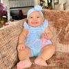 Filha de Ticiane Pinheiro, Manuella, de 5 meses, posou sorridente para foto