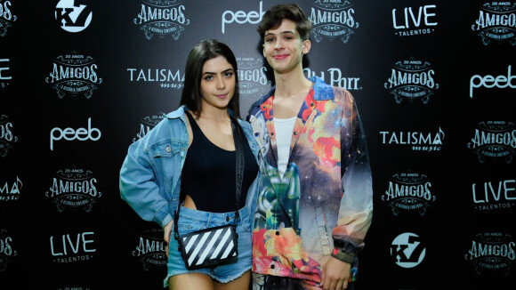 João Guilherme leva namorada, Jade Picon, para show do 'Amigos' no Rio. Fotos!