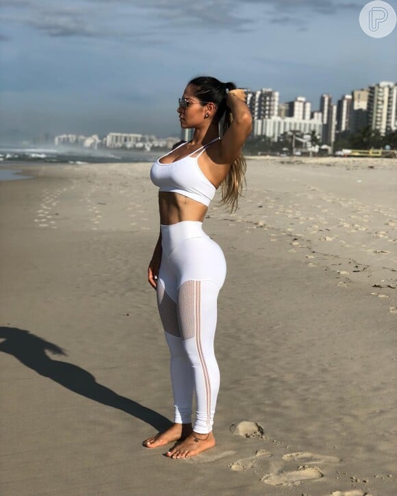 Mayra Cardi comenta foto de biquíni de corpo de amiga em vídeo