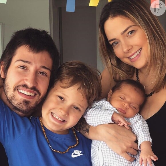 Carol Dantas e Vinícius Martinez se tornaram pais de Valentim: o menino, irmão de Davi Lucca, nasceu em 14 de setembro