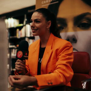 Isis Valverde conversou com o Purepeople sobre o projeto que a lançou na literatura