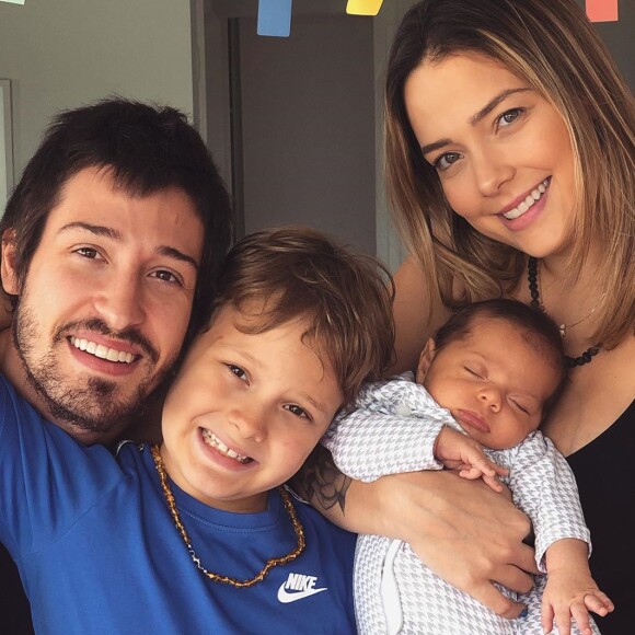 Carol Dantas baba ao fazer foto dos filhos Davi Lucca e Valentin
