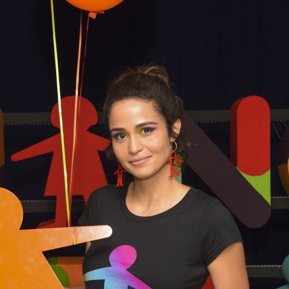 Nanda Costa acabou se machucando ao tentar plantar bananeira igual fez Grazi Massafera