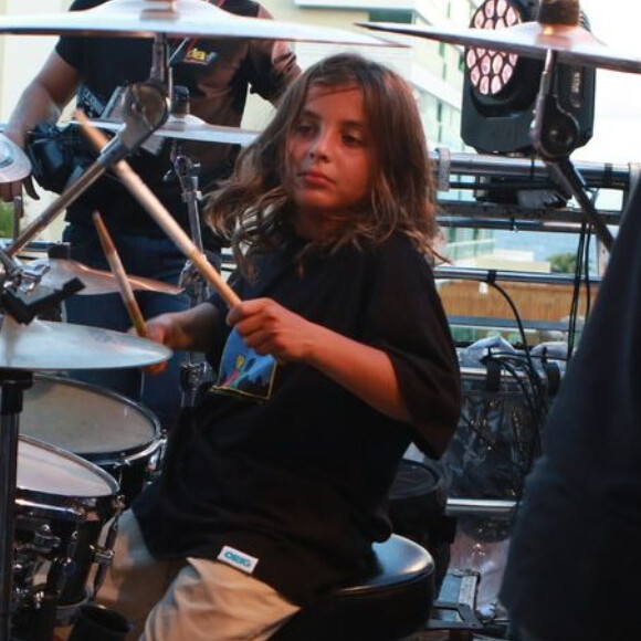 Filho de Ivete Sangalo e Daniel Cady, Marcelo, de 10 anos, gravou participação em videoclipe da mãe, 'O Mundo Vai'