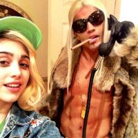 Namorado de Madonna posa com filha da cantora imitando estilista famosos