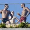 Brahim é flagrado com outro bailarino da 'MDNA TOur' enquanto vigia Rocco na piscina de hotel no Rio, em dezembro de 2012
