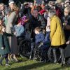 Kate Middleton e a filha, Charlotte, conversaram com crianças cadeirantes