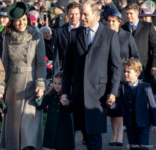 De presente fofo aos looks: tudo sobre George e Charlotte em 1ª missa de Natal nesta quarta-feira, dia 25 de dezembro de 2019