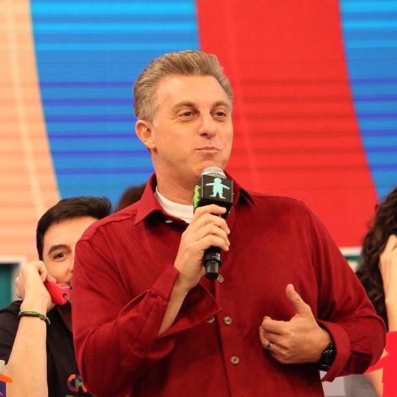 Luciano Huck foi comparado à mãe, Marta Grostein, em foto de Natal