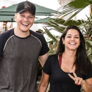 Michel Teló e Thais Fersoza passeiam em shopping no Rio de Janeiro com look de academia nesta quinta-feira, dia 26 de dezembro de 2019