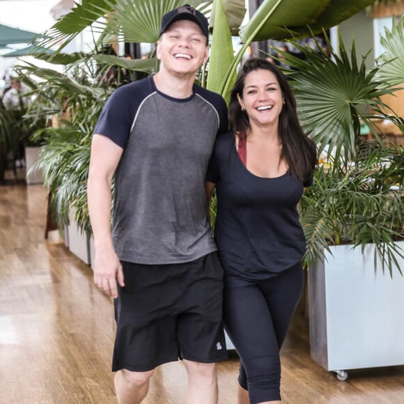 Michel Teló e Thais Fersoza apostam em look parecido para malhar em academia nesta quinta-feira, dia 26 de dezembro de 2019