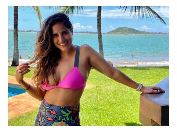 Camilla Camargo aposta na cor rosa para beachwear dp Verão 2020