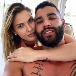 Andressa Suita mudou o som da academia e colocou um DVD do marido, Gusttavo Lima