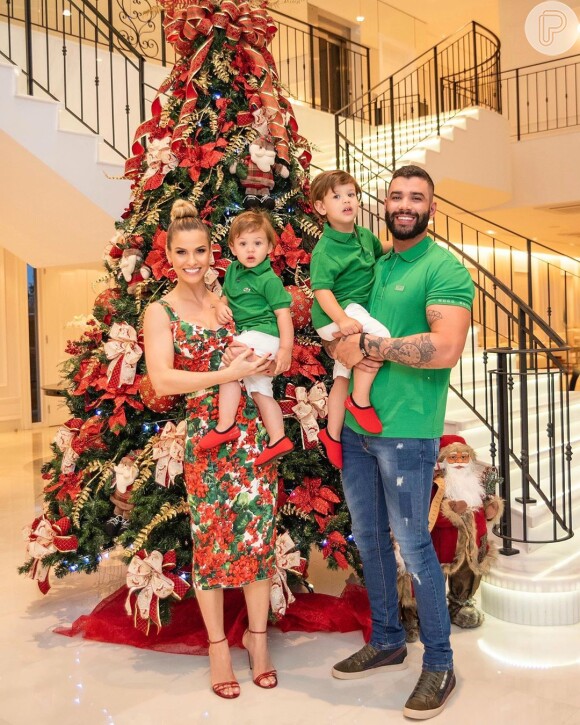 Andressa Suita e Gusttavo Lima comemoraram o Natal com os filhos