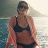 Moda praia: Agatha Moreira usou biquíni preto bem larguinho em viagem de ano novo