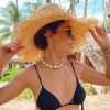 Moda praia: Juliana Paes usa biquíni preto monocromático em viagem de ano novo