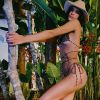 Moda praia: Bruna Marquezine elege biquíni de poá com amarração na cintura em viagem de ano novo. Veja!