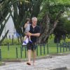 Pedro Bial leva filha de 2 anos, Laura, para passear na praia de Ipanema, no Rio de Janeiro, nesta segunda-feira, dia 06 de janeiro de 2020