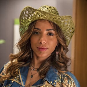 Anitta dará vida a Sabrina, uma fã que tenta a qualquer custo se aproximar de Ryan, papel de Thiago Martins, na novela 'Amor de Mãe'