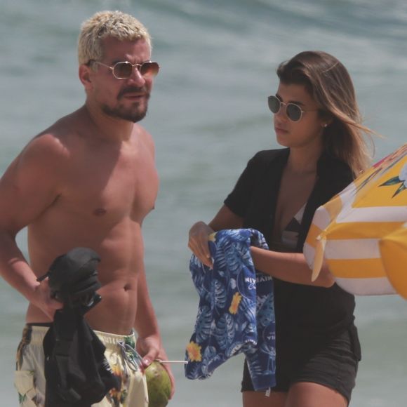 Thiago Martins vive relação sem rótulos com a modelo e estudante de medicina, Talita Nogueira