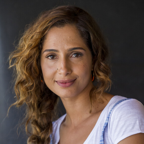 Camila Pitanga entregou o destino da viagem em foto sozinha: 'Chapada Diamantina me deixa assim...'