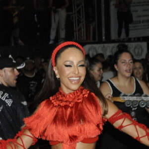 Sabrina Sato exibe passos de dança em ensaio de Carnaval nesta sexta-feira, dia 10 de janeiro de 2020