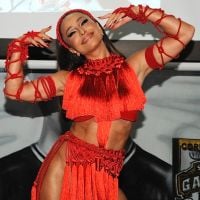 Sabrina Sato exibe shape sarado em look com franjas para ensaio de Carnaval