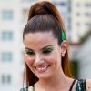 Camila Queiroz aposta em maquiagem de Carnaval com strass. Veja os detalhes do look!