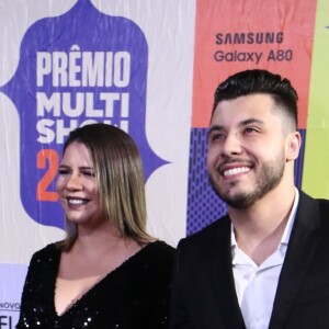 Marília Mendonça comemorou a participação no DVD do namorado, Murilo Huff: 'Não poderia deixar de fazer parte de um momento tão especial...'