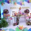 Hariany Almeida contou com a decoração toda tropical e repleta de flores da Georgia Festas