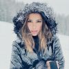 Anitta faz ensaio de foto na neve em montanha em Aspen, nos Estados Unidos
