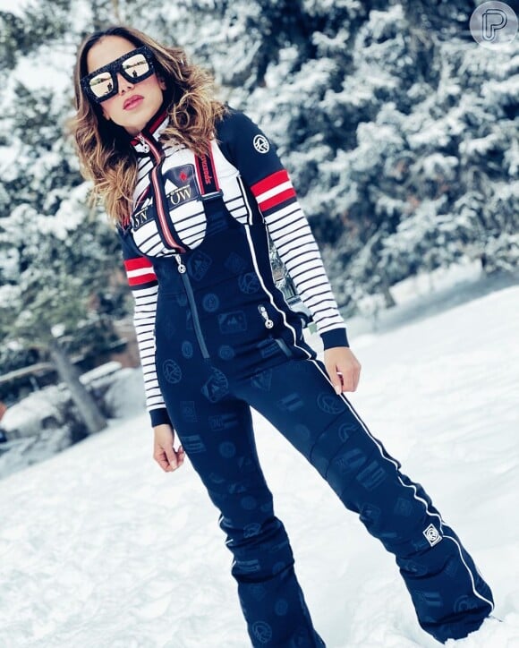 Anitta usa look total da marca Sportalm para compor styling na neve