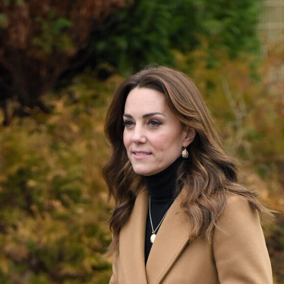 Kate Middleton esbanjou estilo em um look de frio em Cardiff