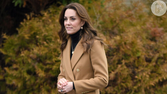 Inspiração fashion real: Kate Middleton usa casaco 'gêmeo' ao de Meghan Markle em compromisso nesta quarta-feira, dia 22 de janeiro de 2020