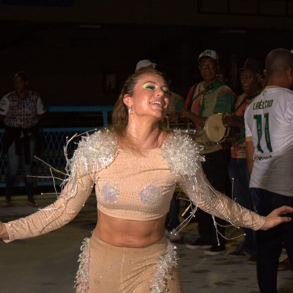 Paolla Oliveira está de férias da TV após fim da novela 'A Dona do Pedaço'