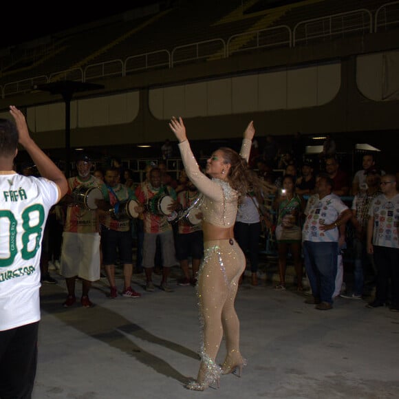 Paolla Oliveira se joga no samba em ensaio da Grande Rio na Marquês de Sapucaí, no Rio de Janeiro, nesta quinta-feira, 23 de janeiro de 2020