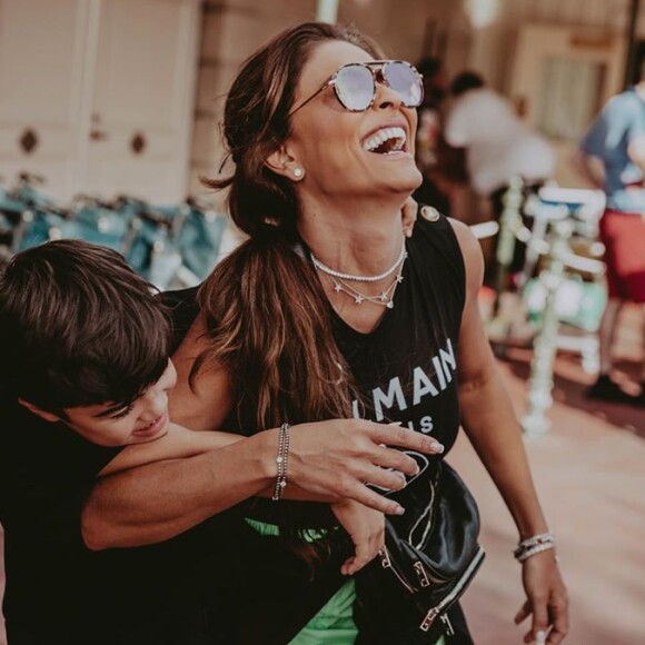 Juliana Paes, antes de Salt Lake, foi a Orlando com a família