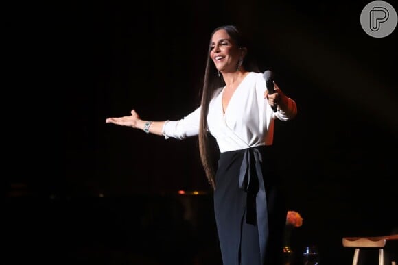 Ivete Sangalo agitou os convidados com seus maiores sucessos em show intimista