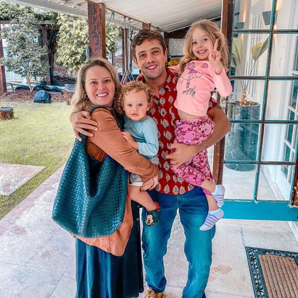 Mariana Bridi explicou que teve dúvidas sobre a postagem da foto de biquíni